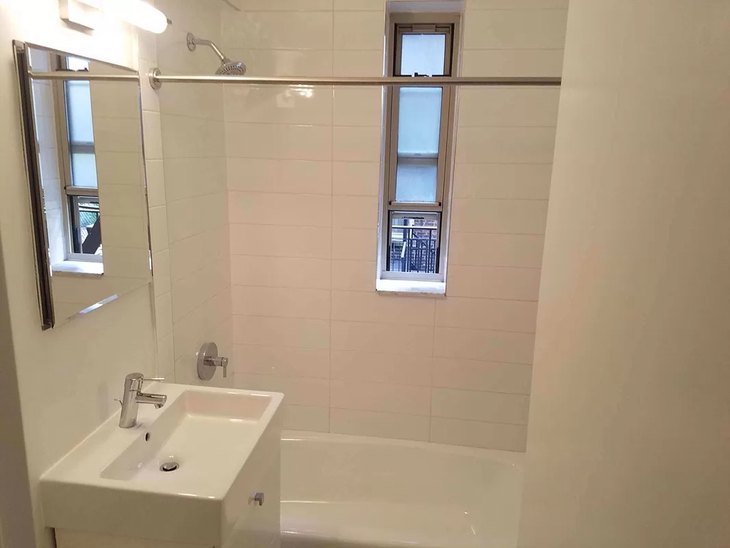 330 East 63rd Street - Photo 5