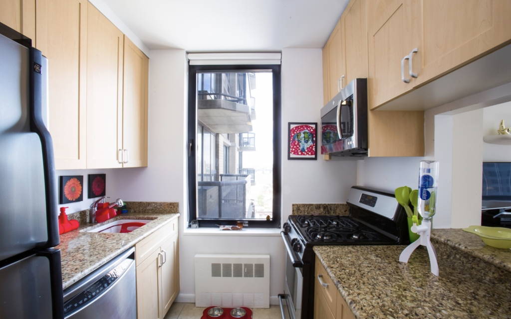 235 West 48th Street - Photo 4