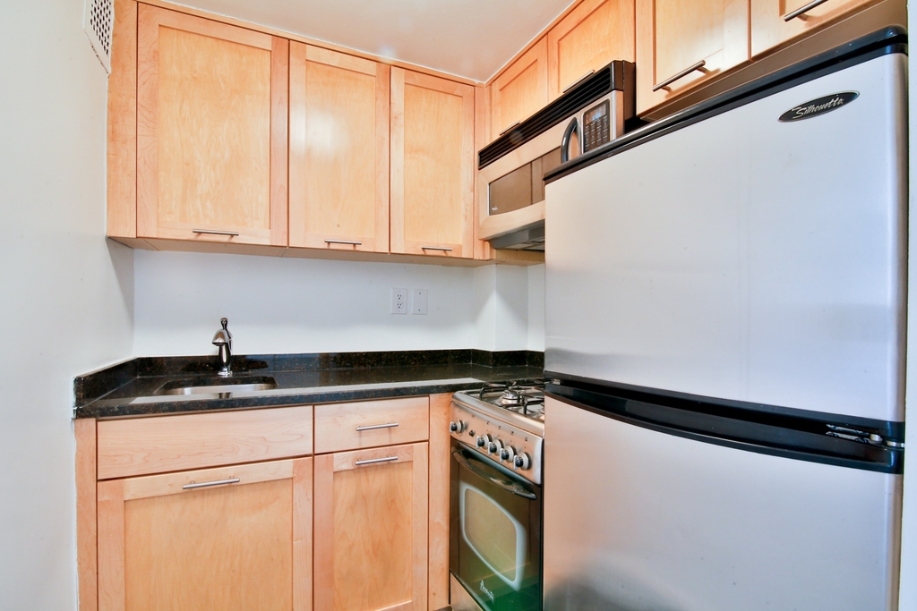 236 East 36th Street - Photo 2