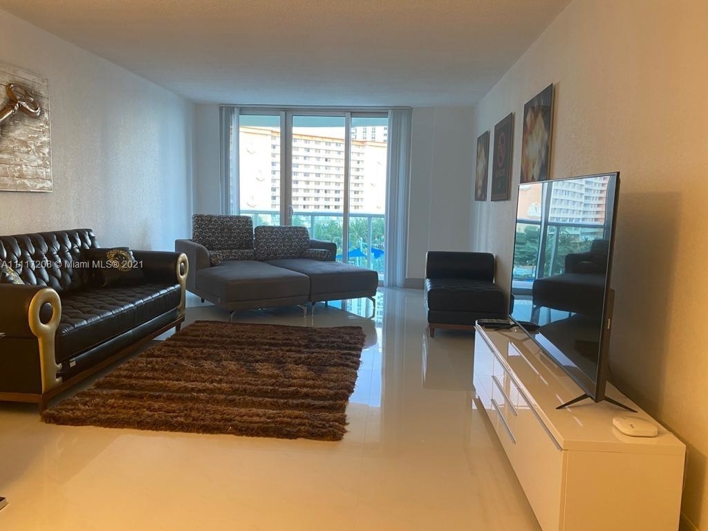 19370 Collins Ave - Photo 7