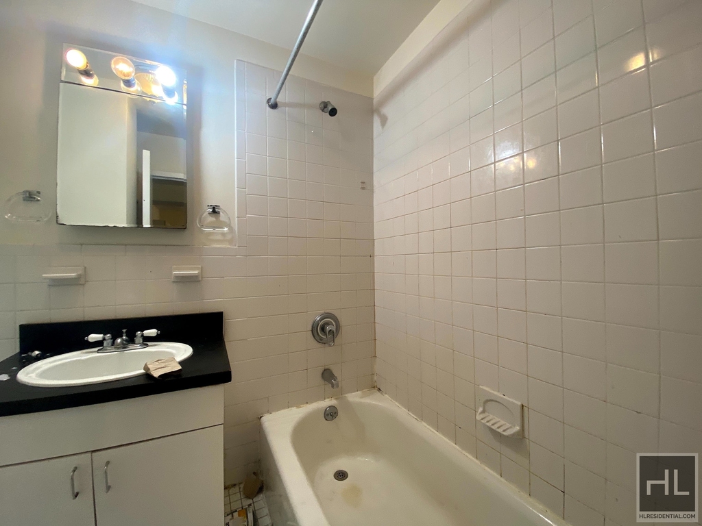 522 East 11 Street - Photo 4