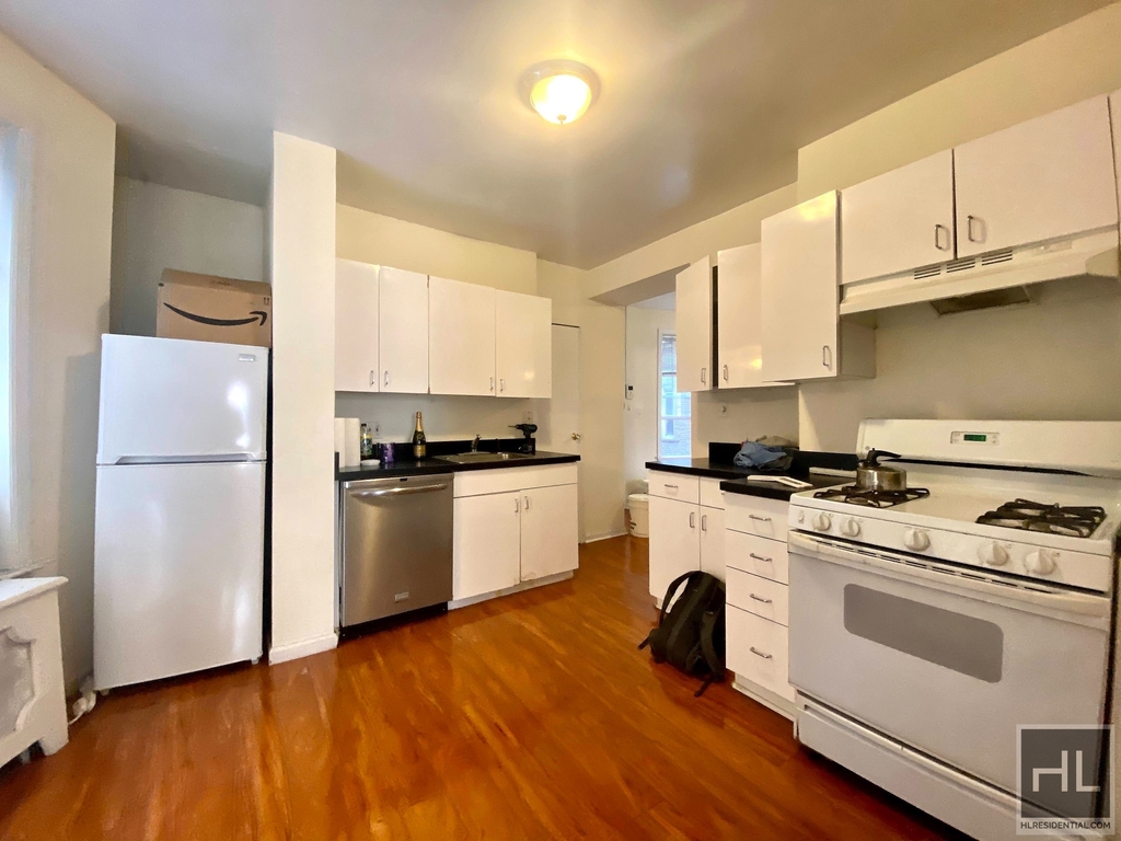 522 East 11 Street - Photo 0