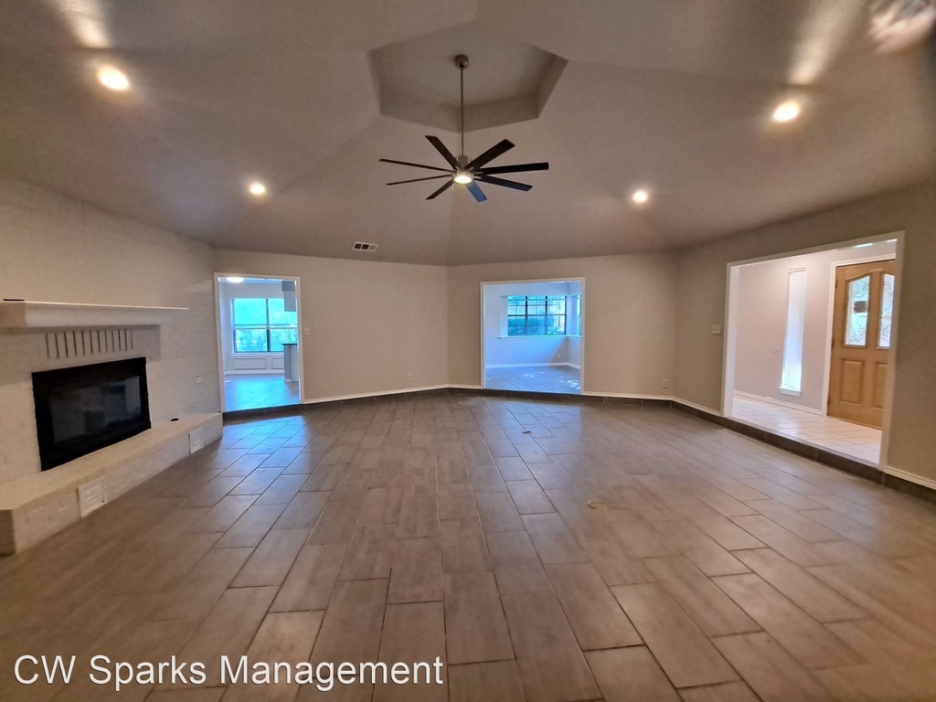 124 Pecan Grove - Photo 4