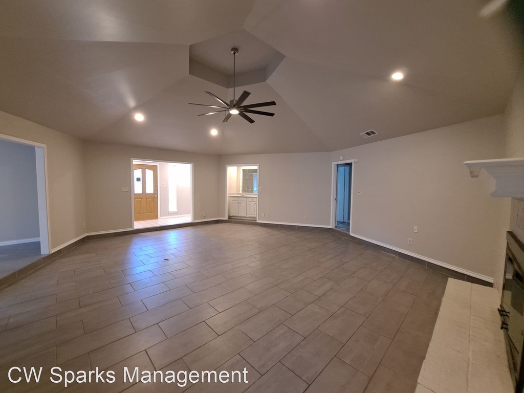 124 Pecan Grove - Photo 3