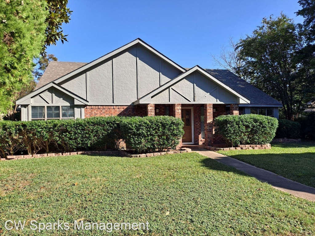 124 Pecan Grove - Photo 0