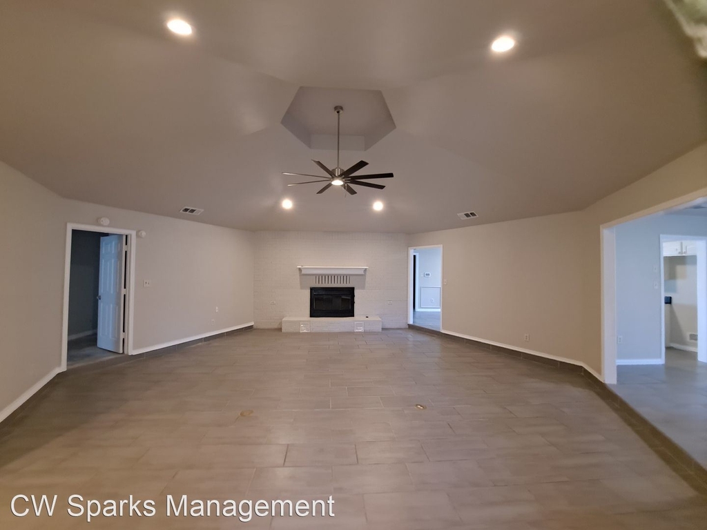 124 Pecan Grove - Photo 2