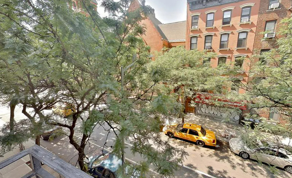 East 10th Street - Photo 3