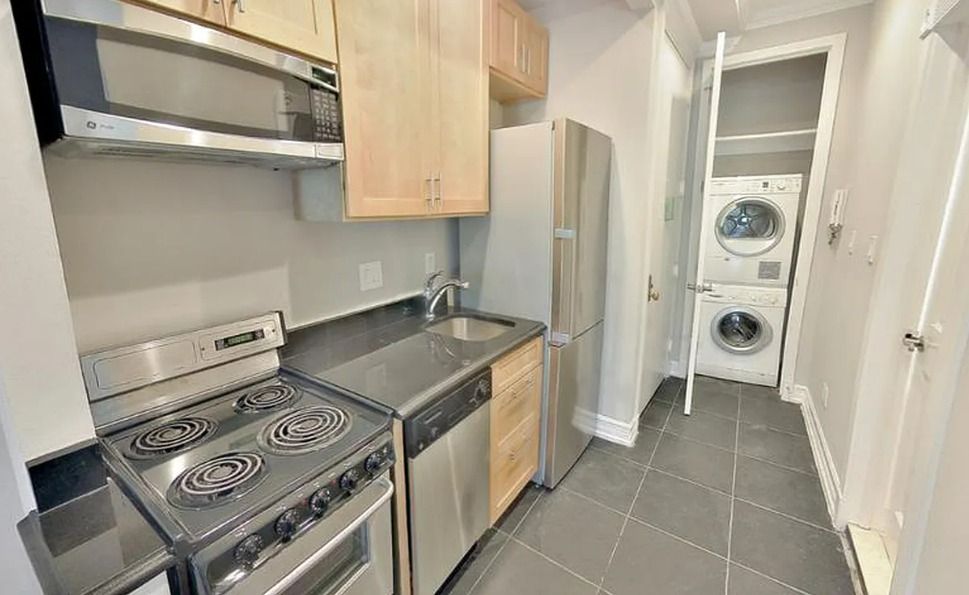 East 10th Street - Photo 1