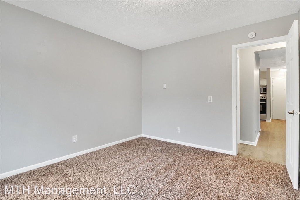 814 W Walnut Street - Photo 13