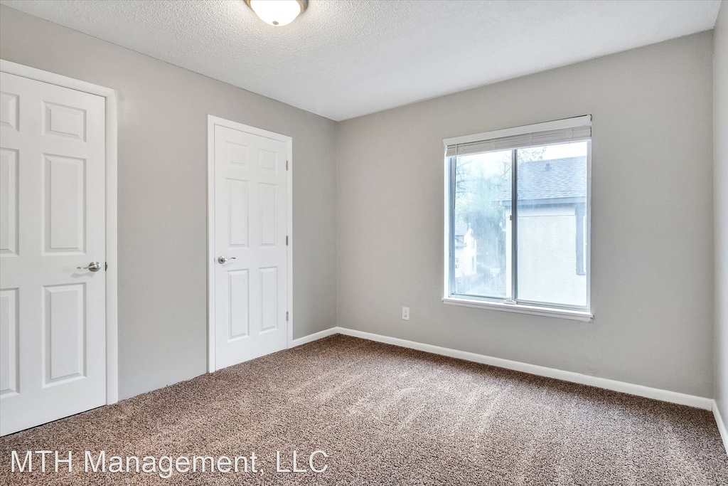 814 W Walnut Street - Photo 17