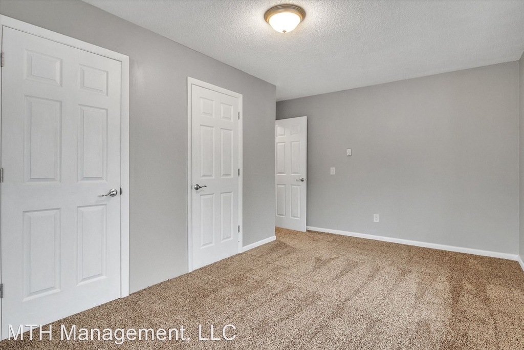 814 W Walnut Street - Photo 11