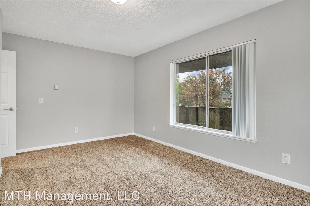 814 W Walnut Street - Photo 16