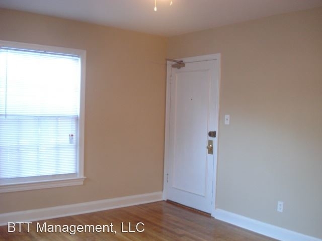 8404 Greenwood Ave - Photo 2