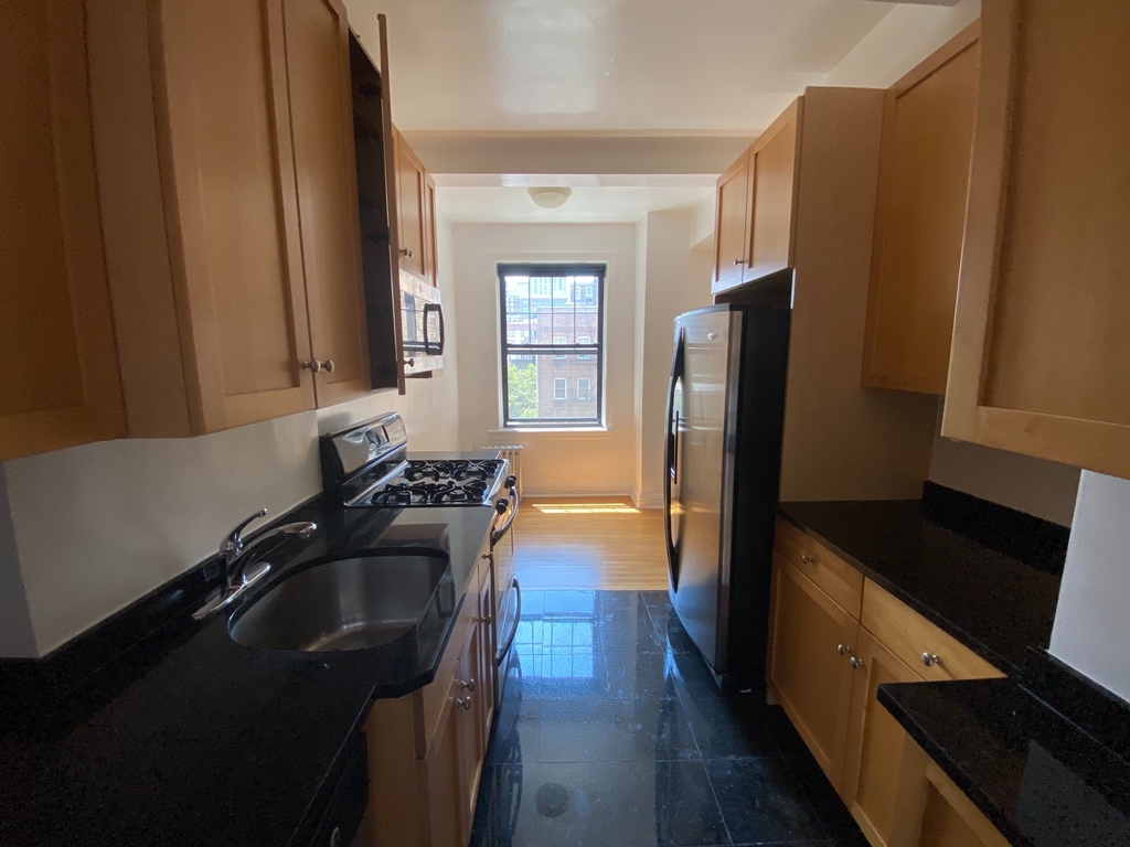 East 92nd Street - Photo 13