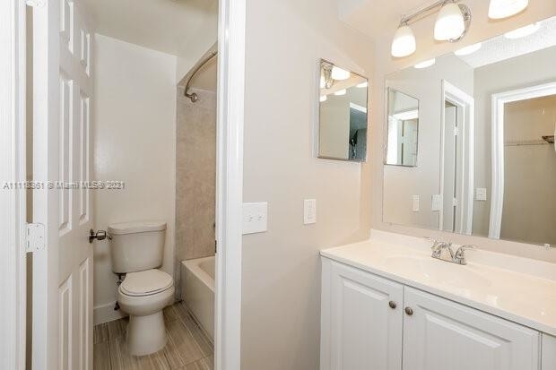2531 Nw 56th Ave - Photo 4