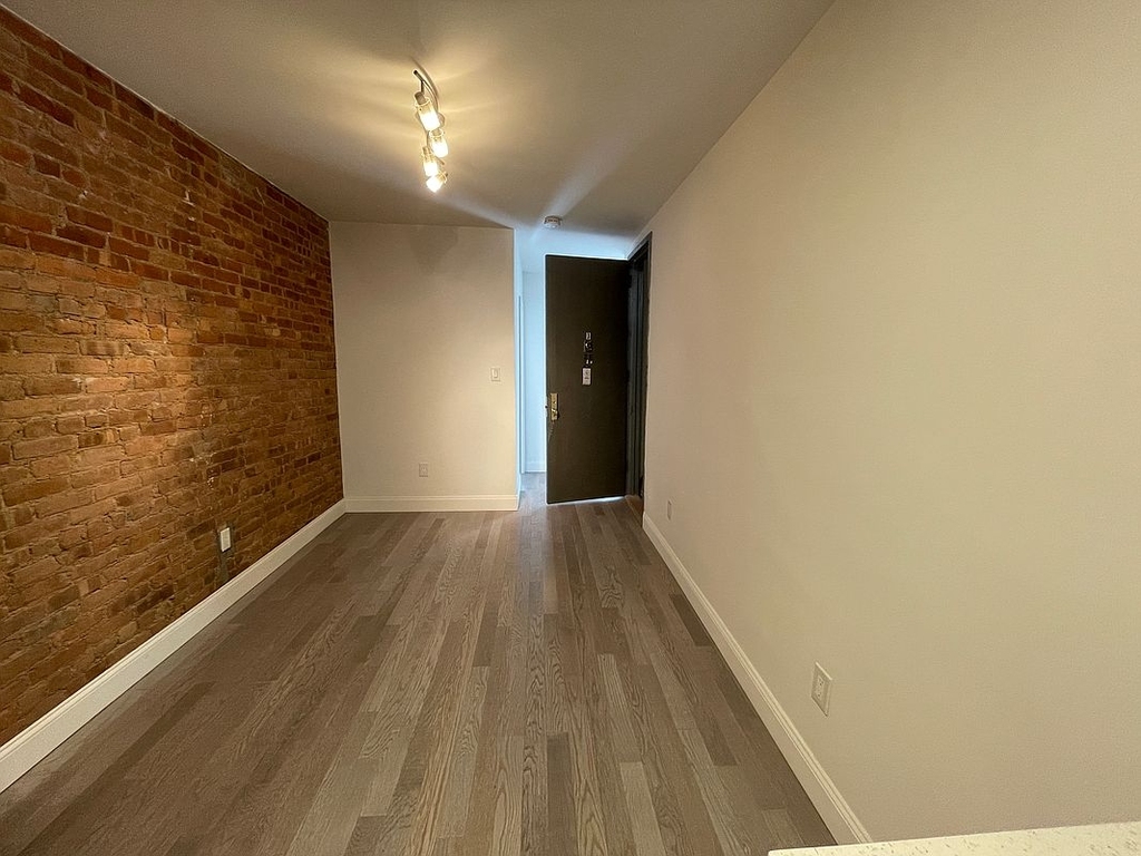 318 East 104th Street - Photo 4