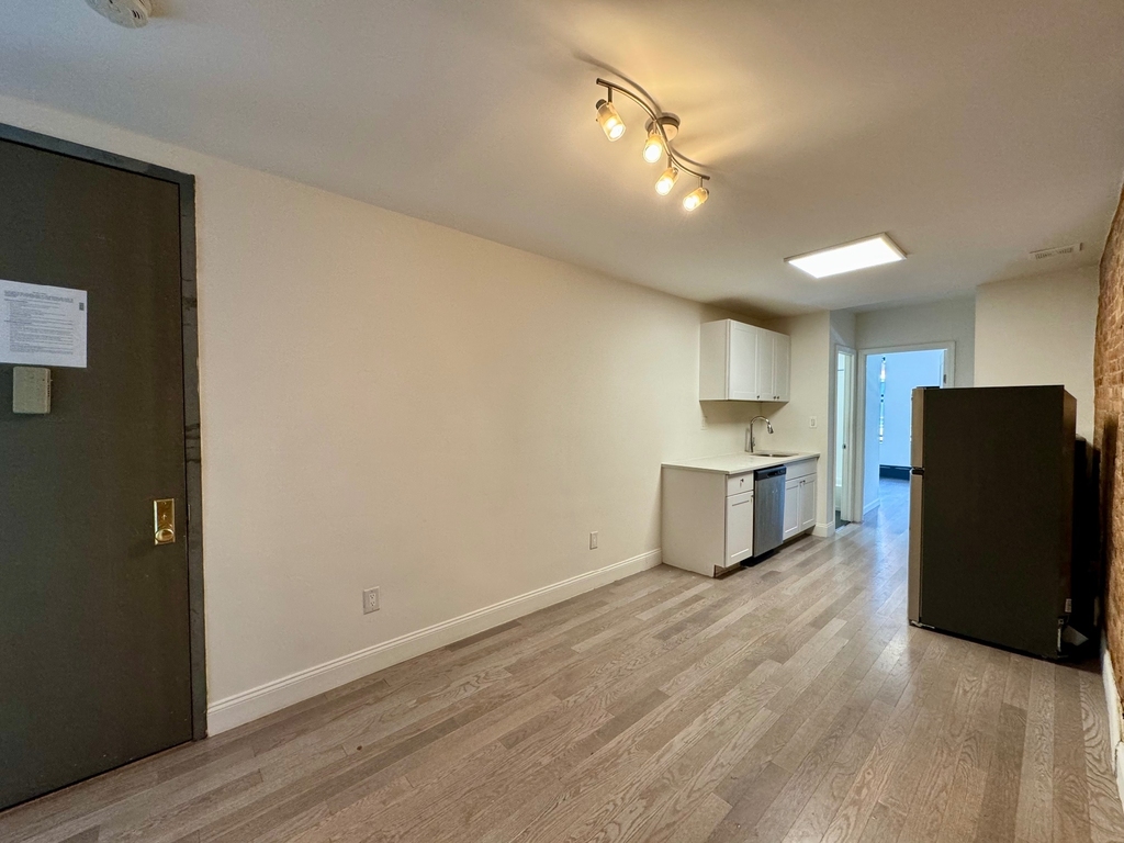 318 East 104th Street - Photo 3
