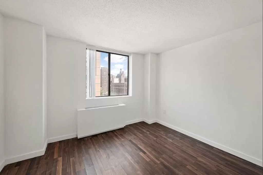 184 Lexington Avenue - Photo 2