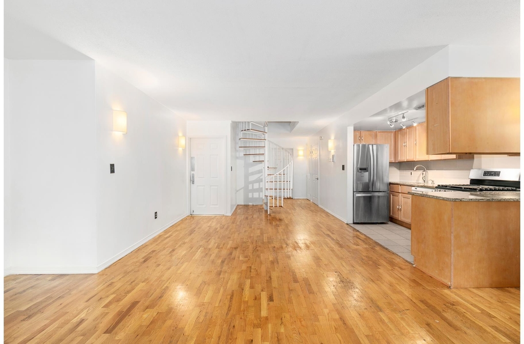 223 W 121st St - Photo 9