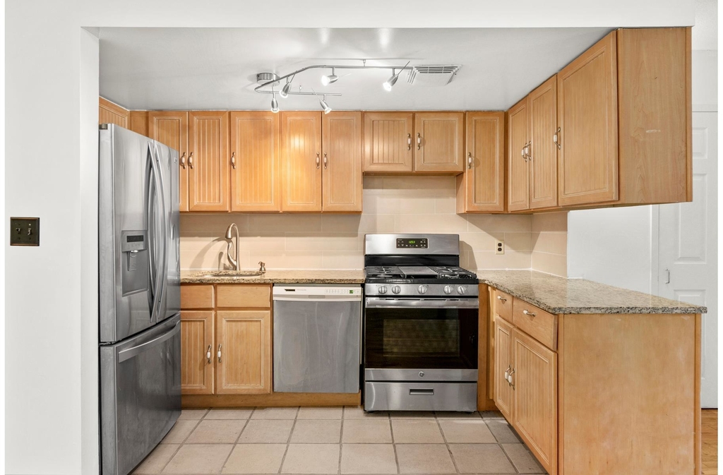 223 W 121st St - Photo 15