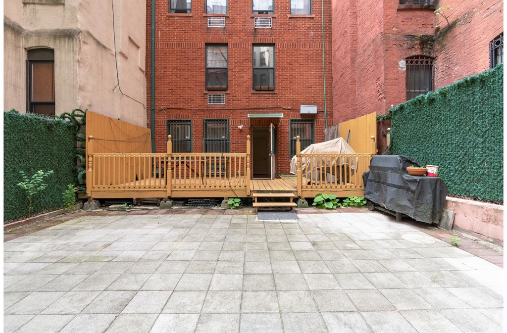 223 W 121st St - Photo 16