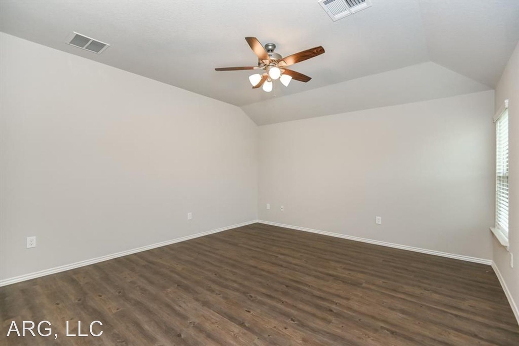 21079 Wenze Lane - Photo 18