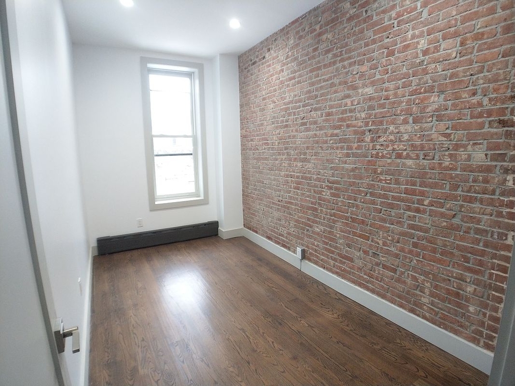 33 Vanderbilt Avenue - Photo 9