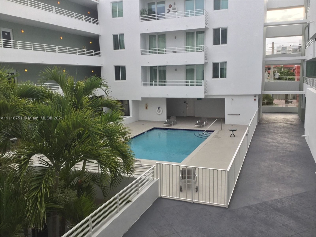 7800 Collins Ave - Photo 12