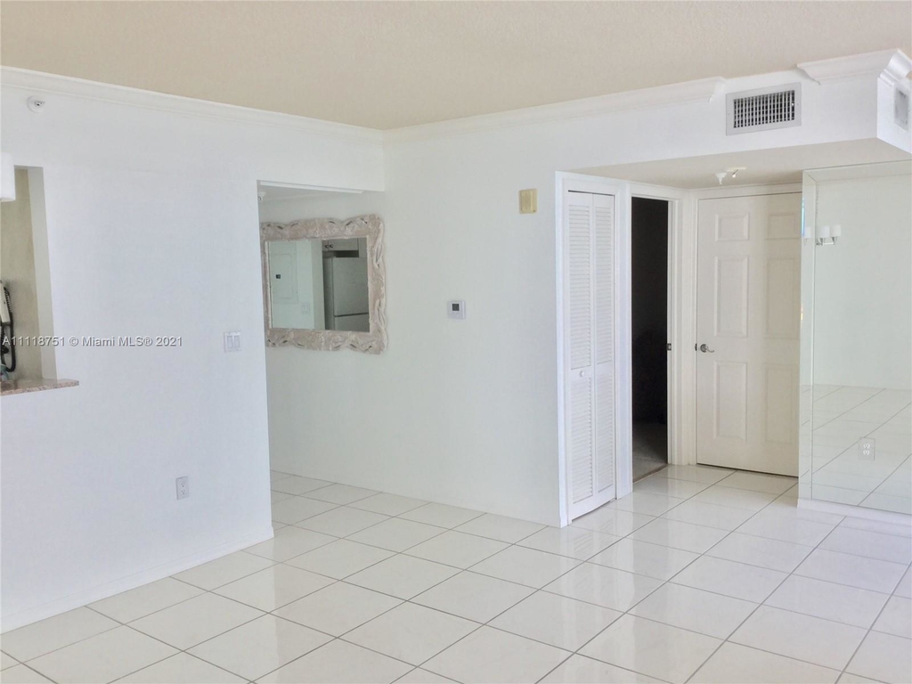 7800 Collins Ave - Photo 3
