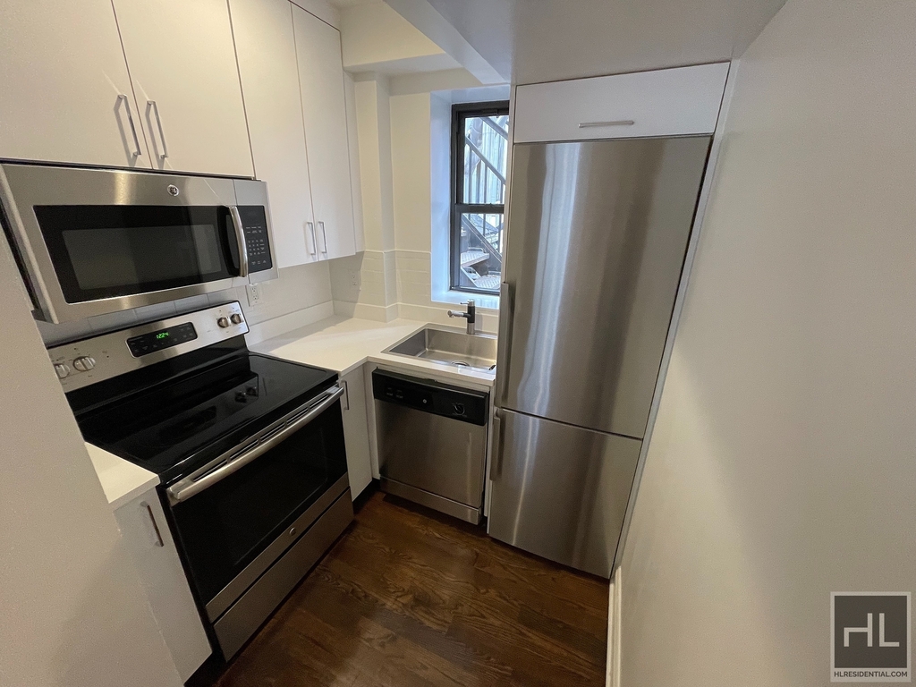 200 West 58 Street - Photo 4