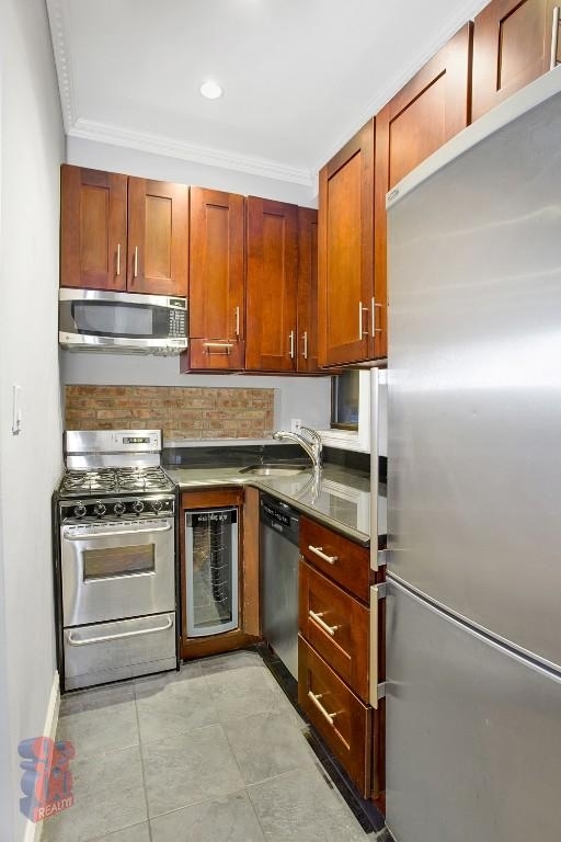 206 East 83rd Street - Photo 1