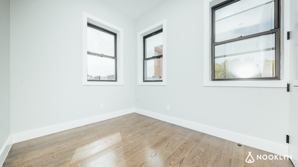 644 Lorimer Street - Photo 3