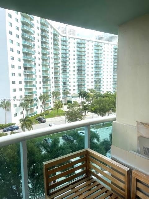 19390 Collins Ave - Photo 5