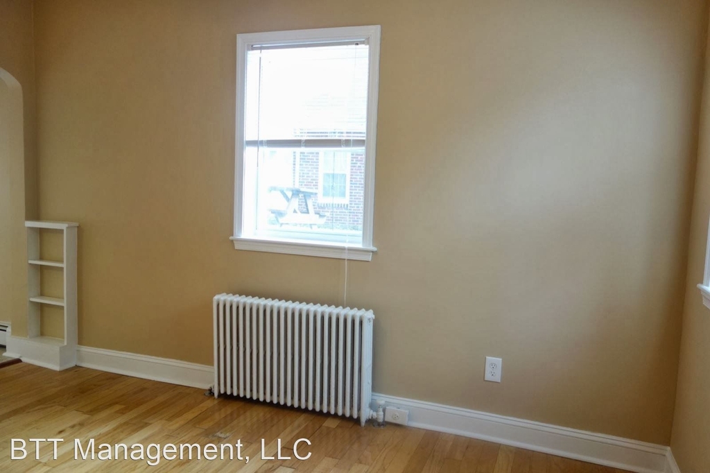 8105 Greenwood Ave - Photo 2