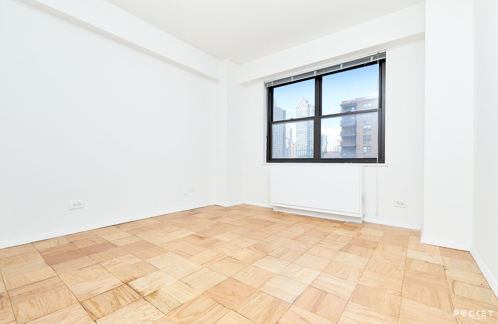 345 East 80th Street - Photo 6