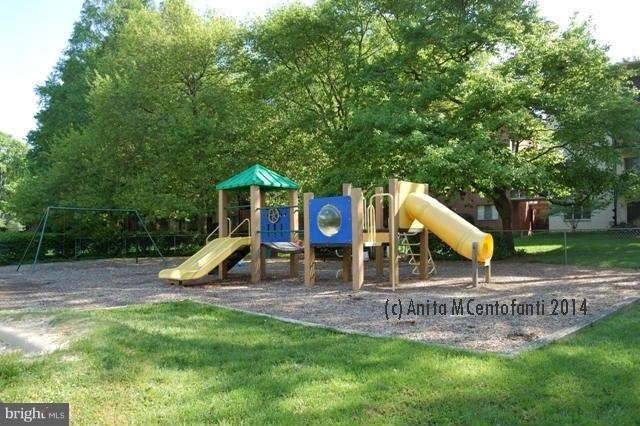 10401 Grosvenor Place - Photo 21