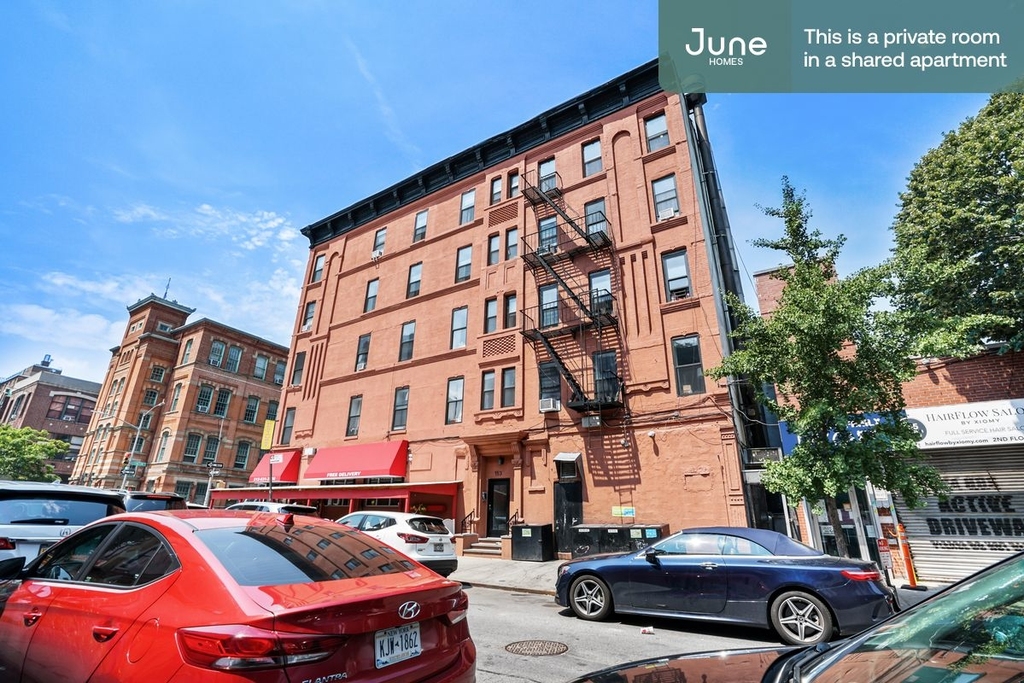 1675 Lexington Avenue - Photo 12