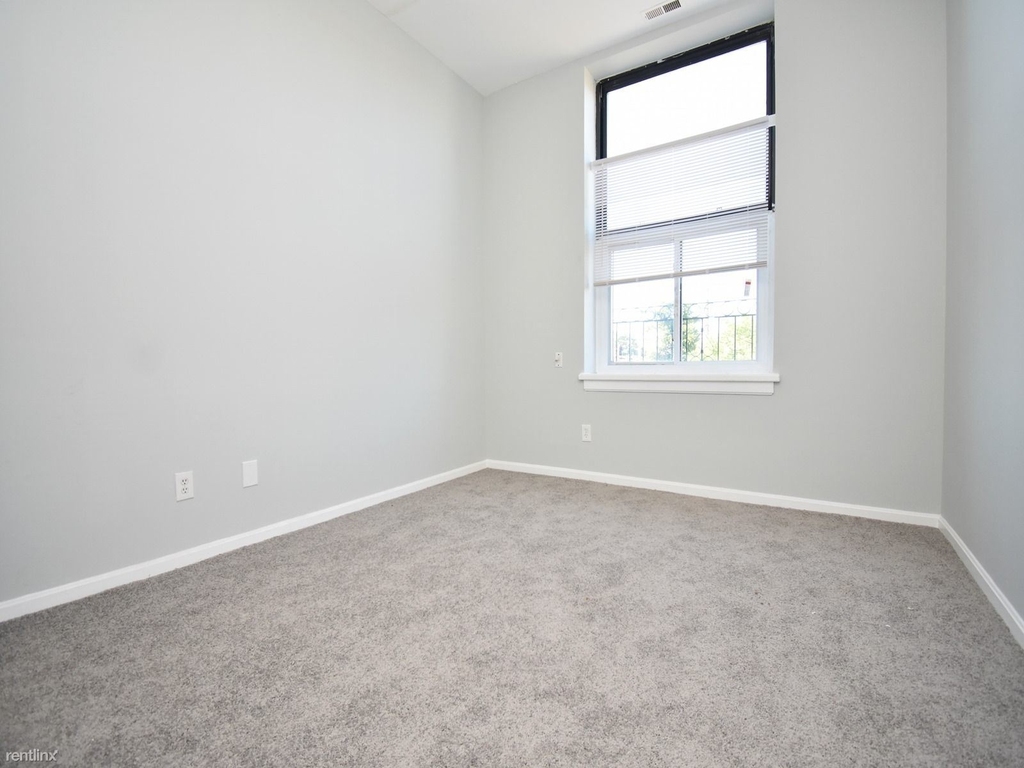 2419 Greenmount Ave Apt 11 - Photo 13