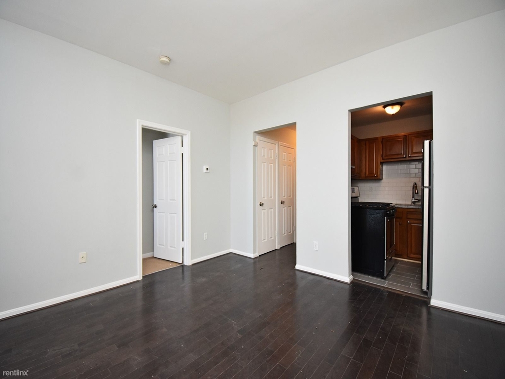 2419 Greenmount Ave Apt 11 - Photo 1