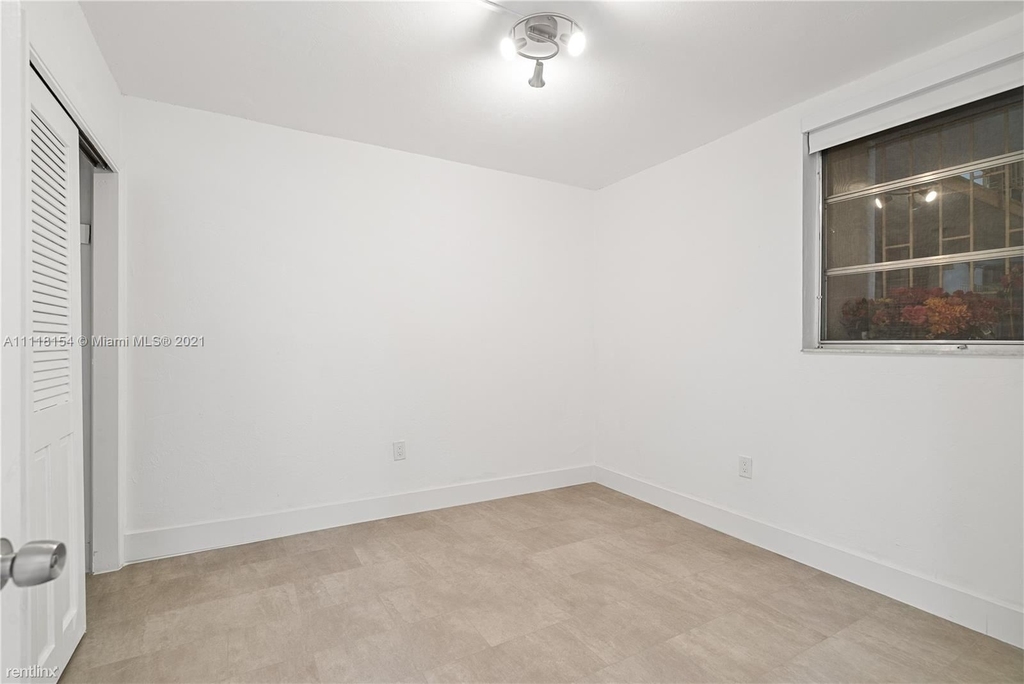 8305 Crespi Blvd Apt 2d - Photo 1