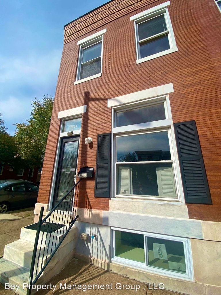 3900 Hudson St - Photo 1