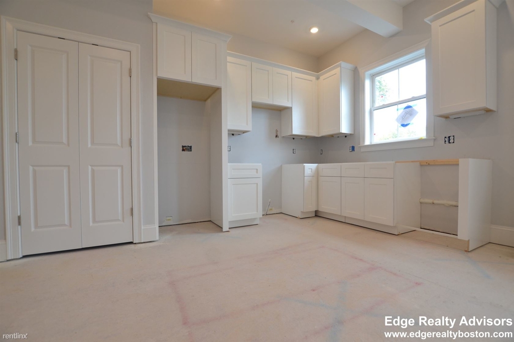 18 Murdock St # 11 - Photo 0