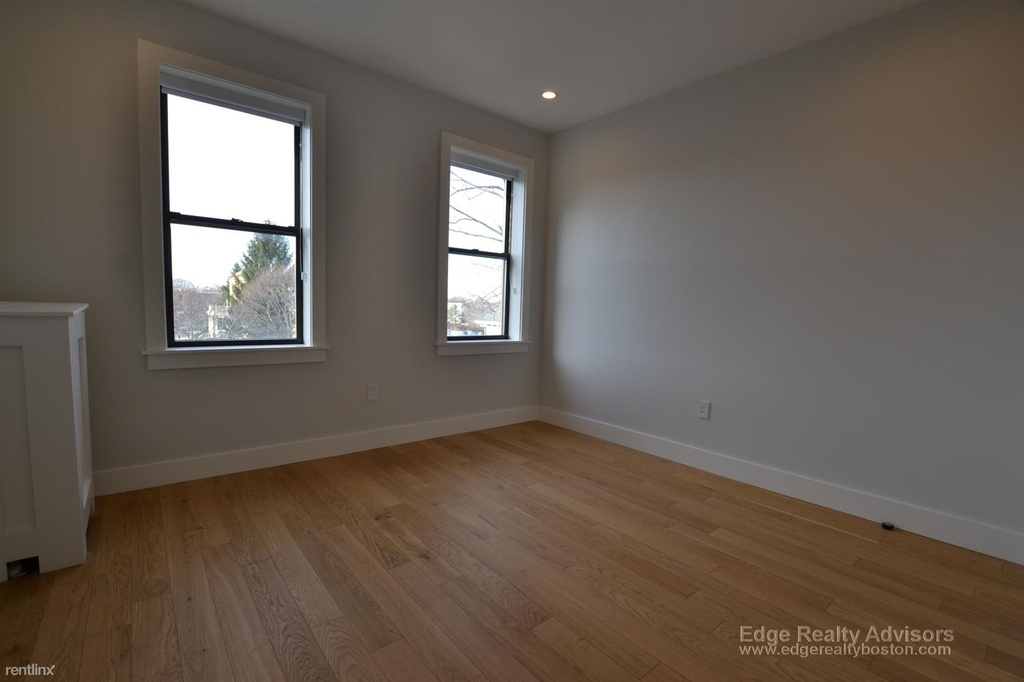 4 Elko St Apt 12 - Photo 4