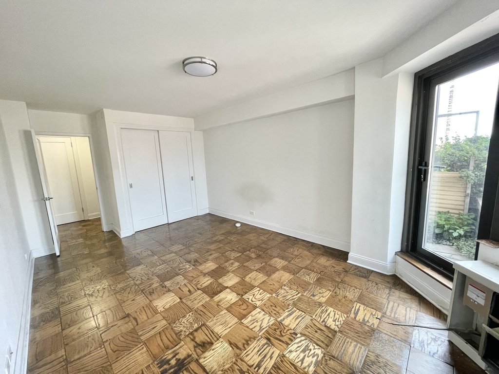 East 82nd Street - Photo 2