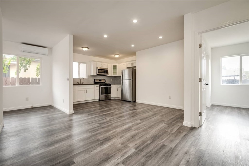 1272 1/2 W 38th Street - Photo 6