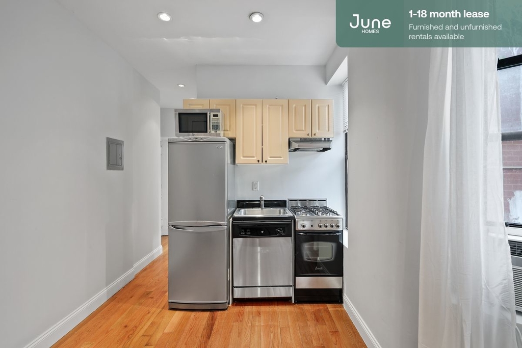 715 East 5th Street - Photo 1