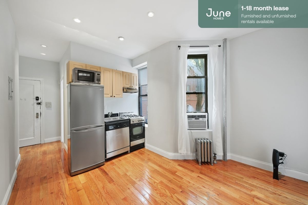 715 East 5th Street - Photo 0