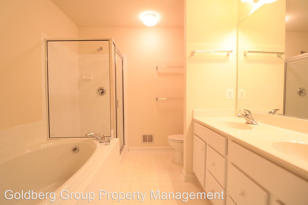 333 Fallsgrove Drive #37 - Photo 10