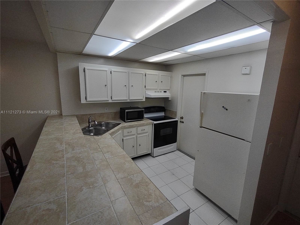 4200 Nw 3rd Ct - Photo 4