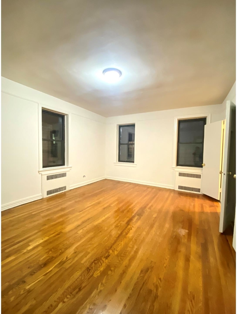 1600 Ocean Pkwy - Photo 3